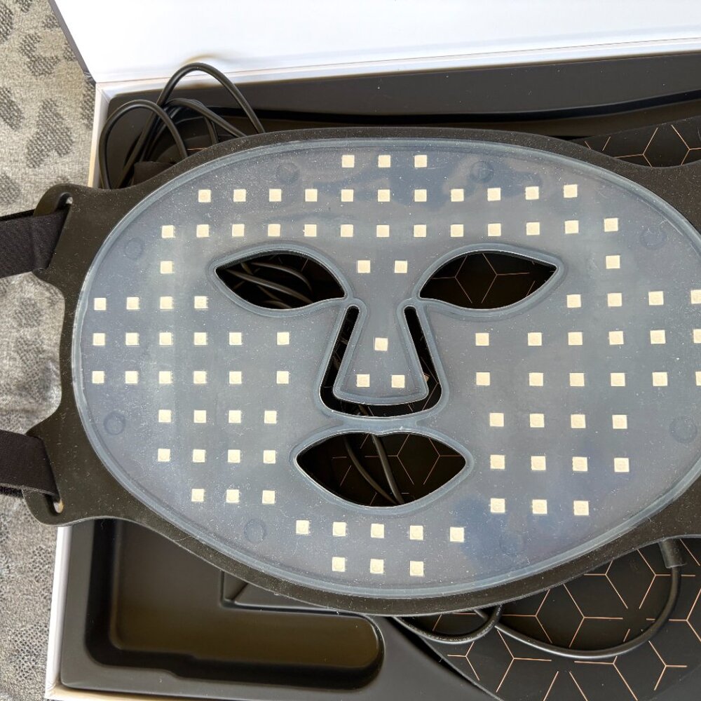 Megelin LED Light Therapy Face Mask For Face and Neck  Black Retail $259 - Picture 5 of 13